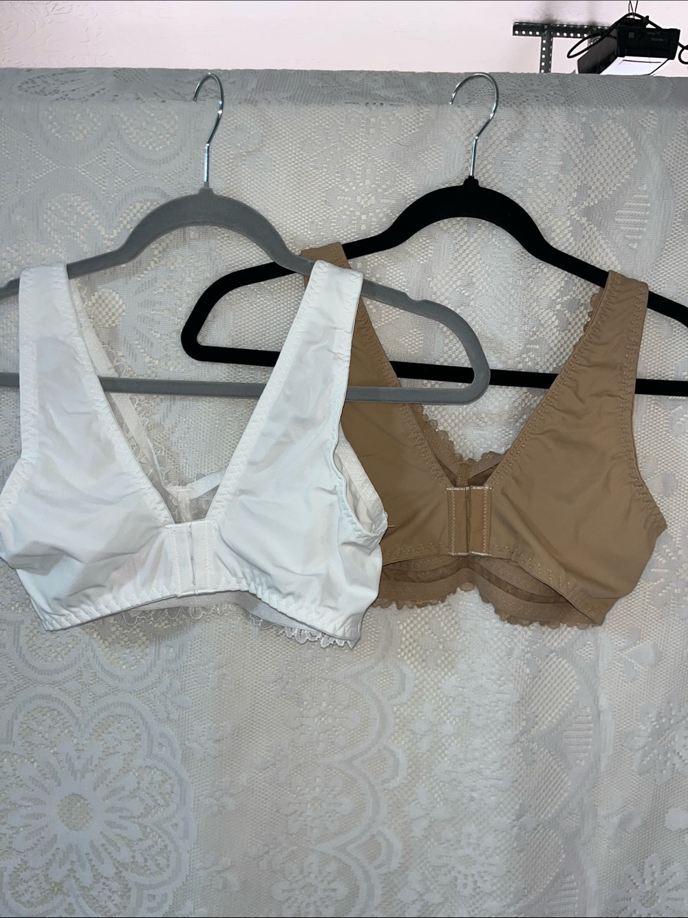 Breezies Set of 2 Lace Soft Support Wirefree Bra NIB M - Picture 4 of 6